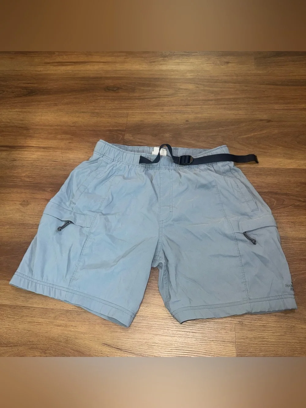 The North Face gray Belted Cargo Hiking Zip Pocket 9” Inseam Shorts Men’s Small